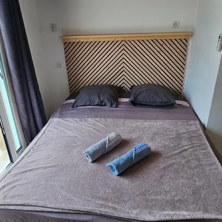 Bed And Kitchen With Pool Casa vacanze