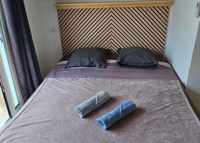 Bed And Kitchen With Pool Casa vacanze